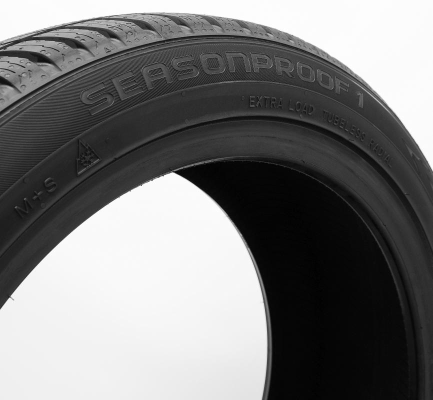 Nokian  SEASONPROOF 1 205/60 R16